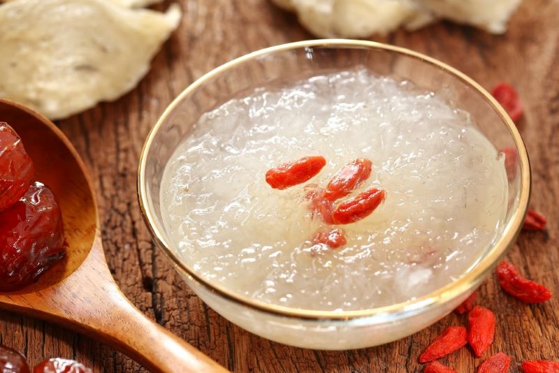 Mang yêu thương vào từng chén cháo tổ yến cho bé